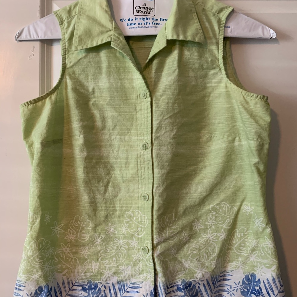 Columbia Sleeveless top with summertime hues!
